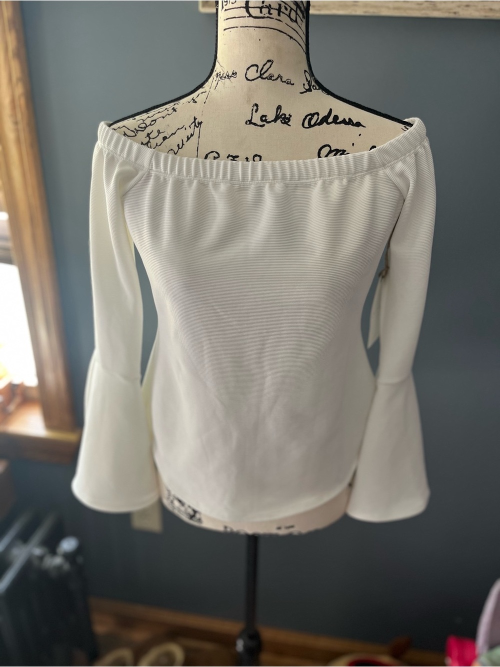 Leith Women's Ivory Knit Bell Sleeve Top - M  NWT- Boho